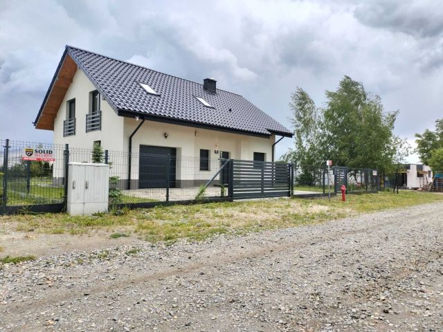 dom wolnostojący, 6 pokoi Sulimów, ul. Różana. Zdjęcie 1