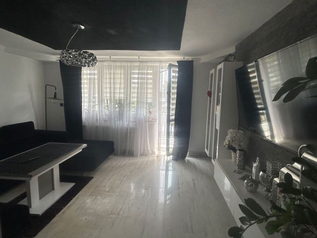 Mieszkanie 3-pokojowe Radwanów. Zdjęcie 1