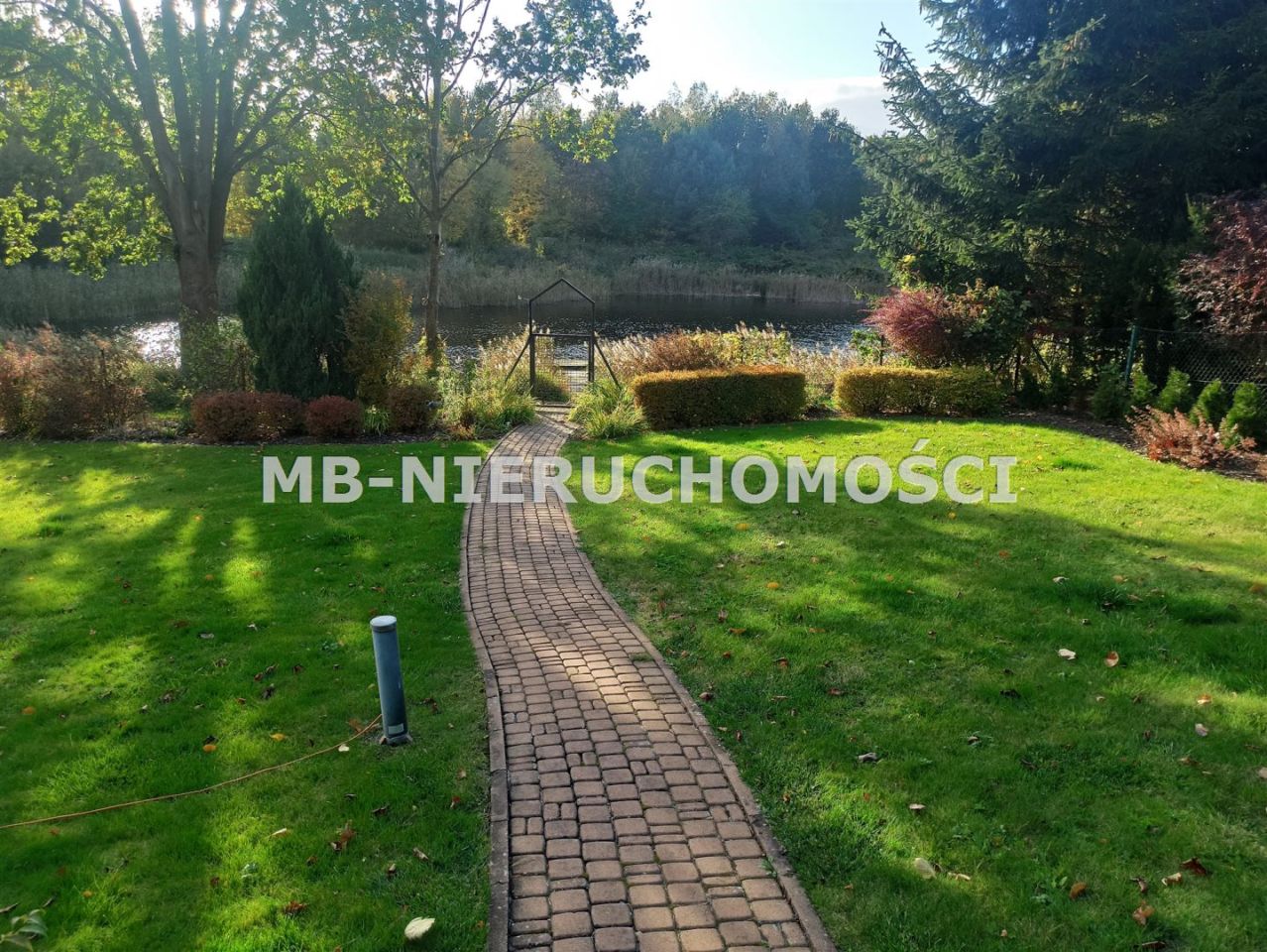 dom wolnostojący, 5 pokoi Sząbruk. Zdjęcie 10