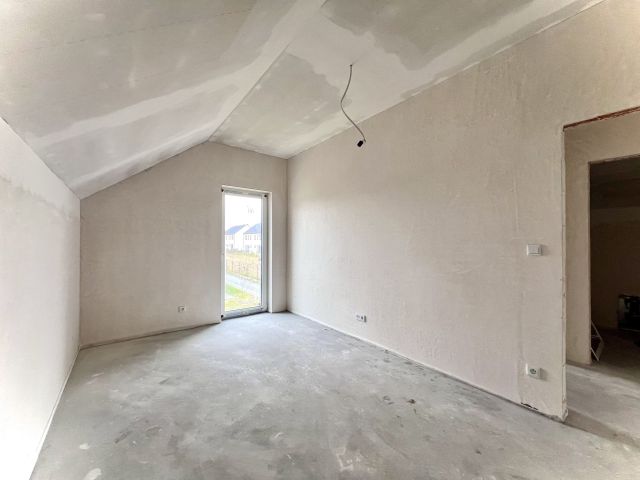 dom wolnostojący, 4 pokoje Mników. Zdjęcie 13