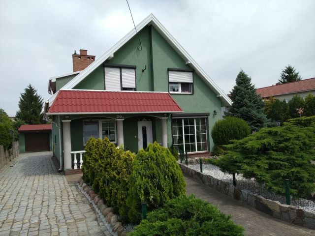 dom wolnostojący, 5 pokoi Ostrów Wielkopolski, ul. Osadnicza. Zdjęcie 1