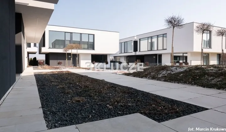 dom, 6 pokoi Dąbrowica