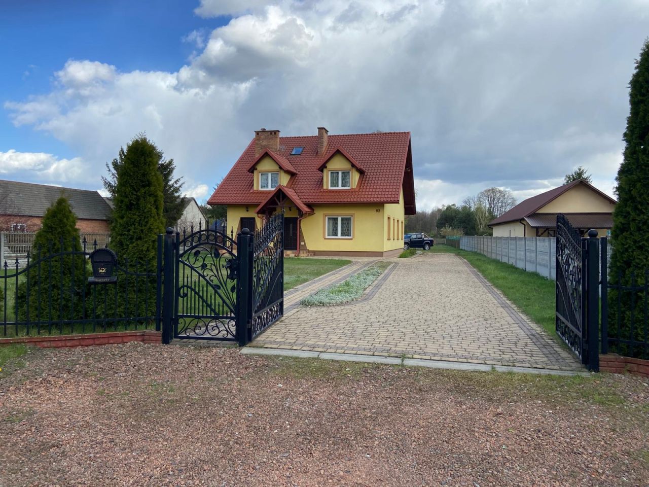 dom wolnostojący, 6 pokoi Laski. Zdjęcie 2