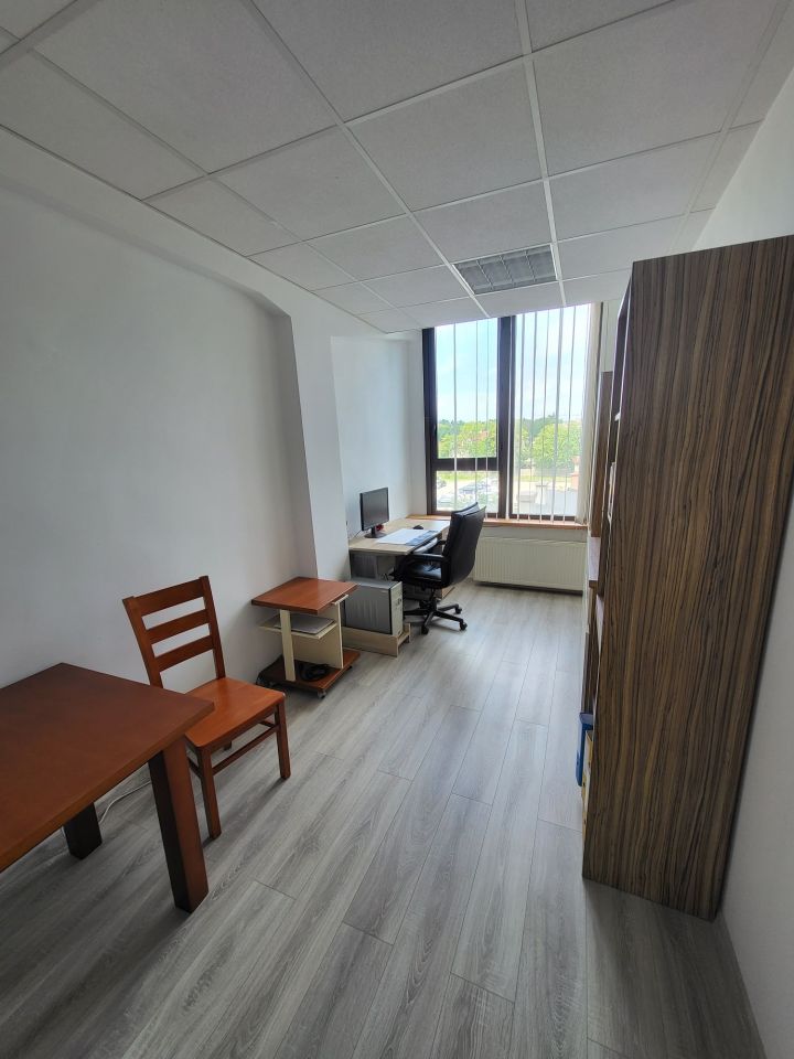 Biuro Gorlice Glinik. Zdjęcie 4