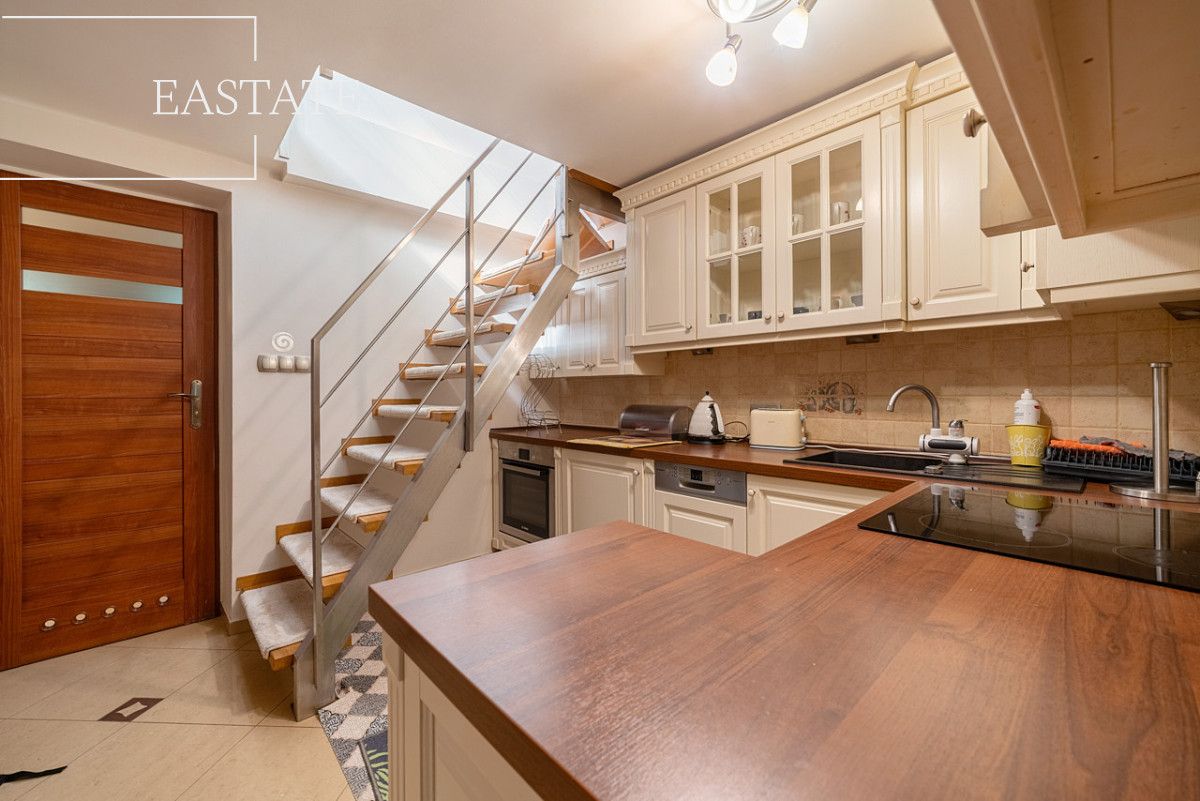 dom wolnostojący, 12 pokoi Warszawa Wawer, ul. Wzorzysta. Zdjęcie 8