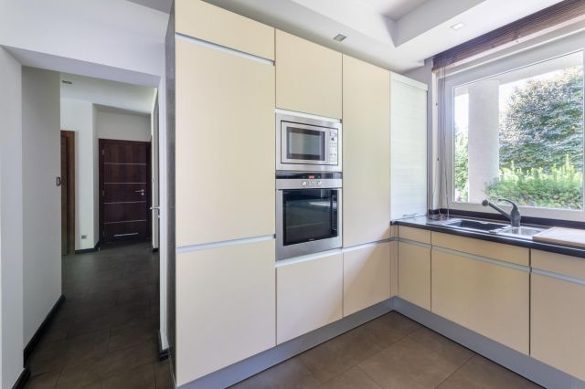 dom wolnostojący, 5 pokoi Chyby, ul. Jesionowa. Zdjęcie 10