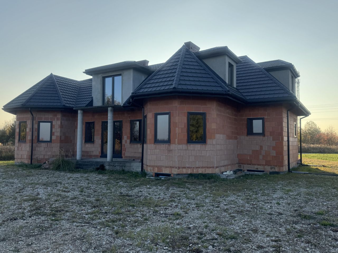 dom wolnostojący, 8 pokoi Nowe Miasto nad Pilicą, ul. 1 Maja. Zdjęcie 2