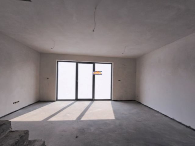 dom szeregowy, 4 pokoje Chrosna. Zdjęcie 2