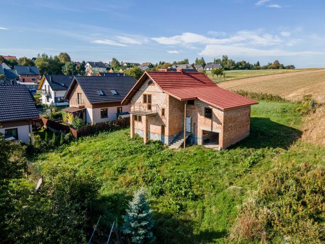 dom wolnostojący, 6 pokoi Wielka Wieś, ul. Szkolna. Zdjęcie 1