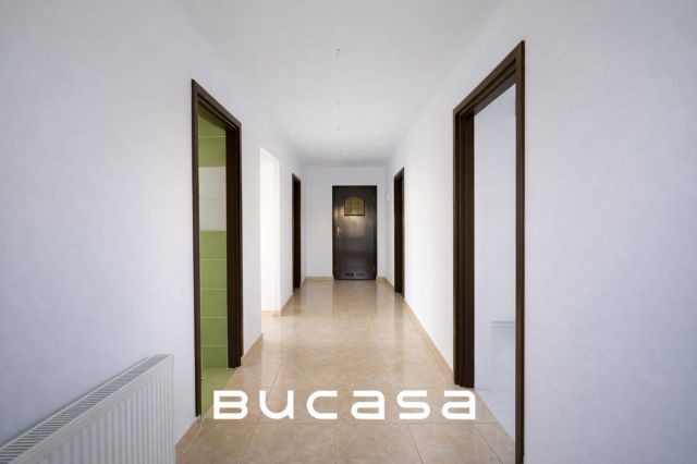 Mieszkanie 4-pokojowe Chobot. Zdjęcie 2