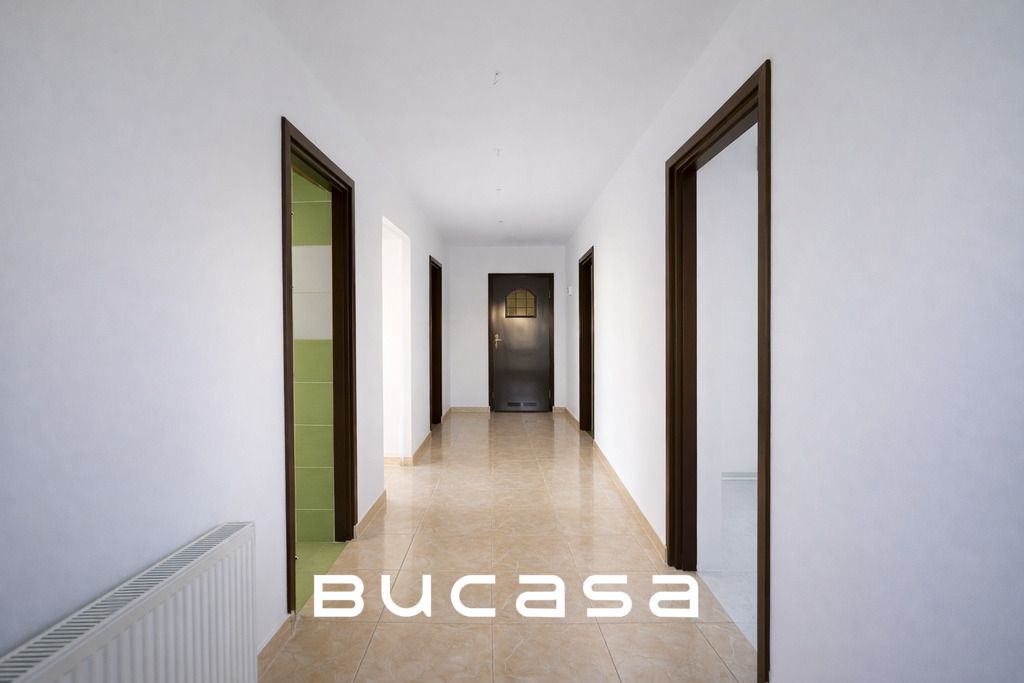 Mieszkanie 4-pokojowe Chobot. Zdjęcie 2