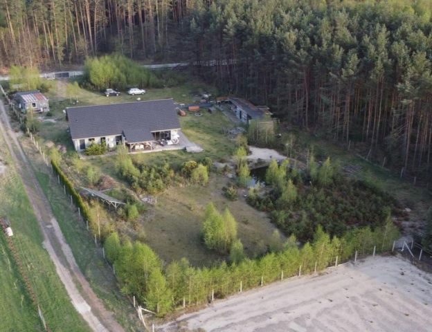 dom wolnostojący, 4 pokoje Grotów. Zdjęcie 16