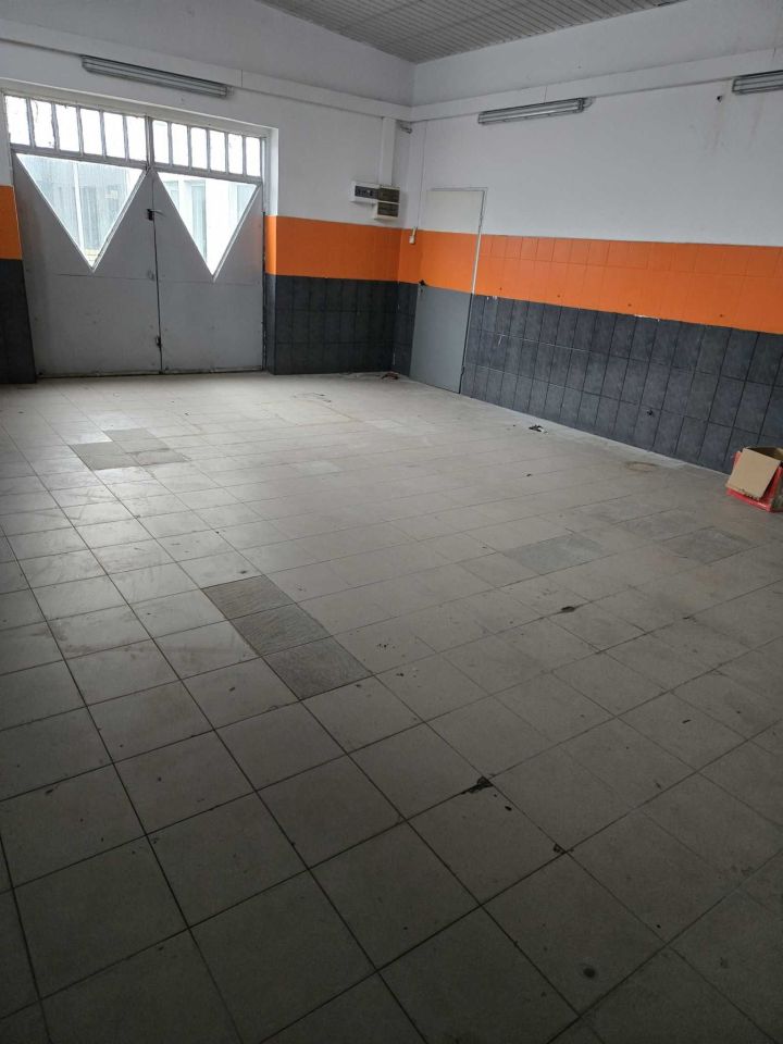 Hala/magazyn Sade Budy. Zdjęcie 2