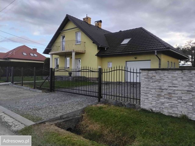 dom wolnostojący, 5 pokoi Pisarzowice, ul. Lekacz. Zdjęcie 1