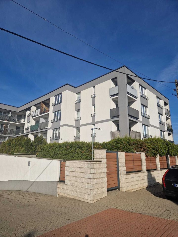 Mieszkanie 3-pokojowe Warszawa Wawer, ul. Rezedowa. Zdjęcie 1