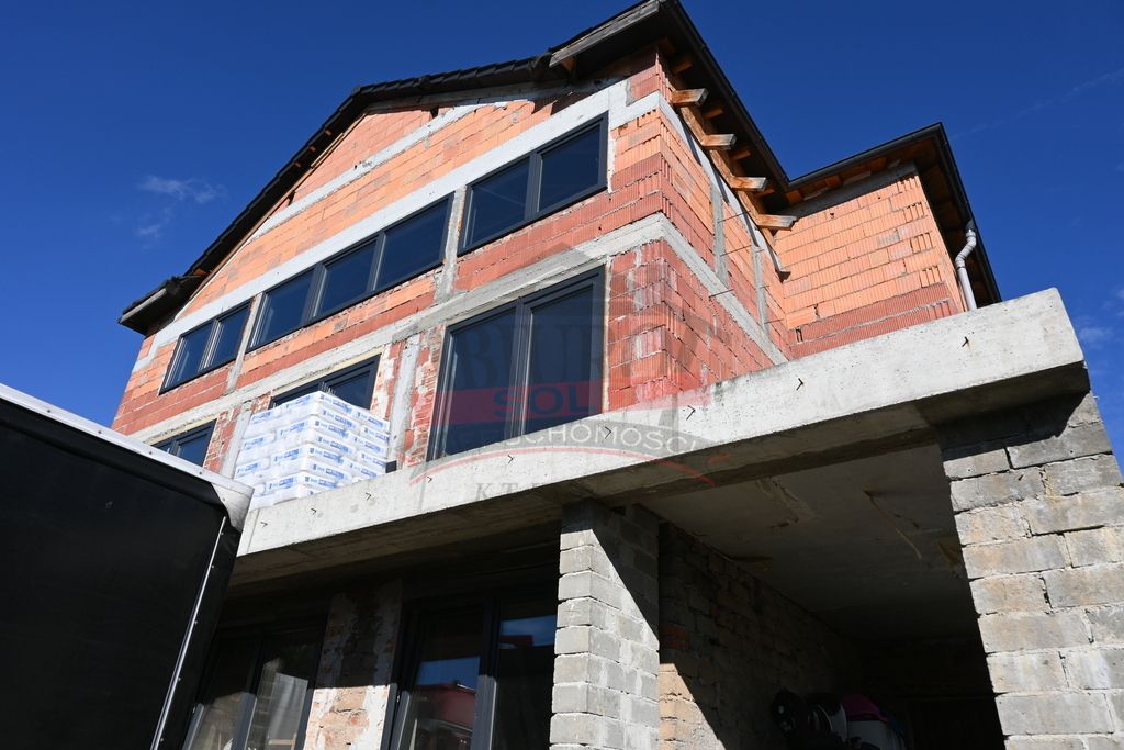 dom wolnostojący, 8 pokoi Chrząstowice