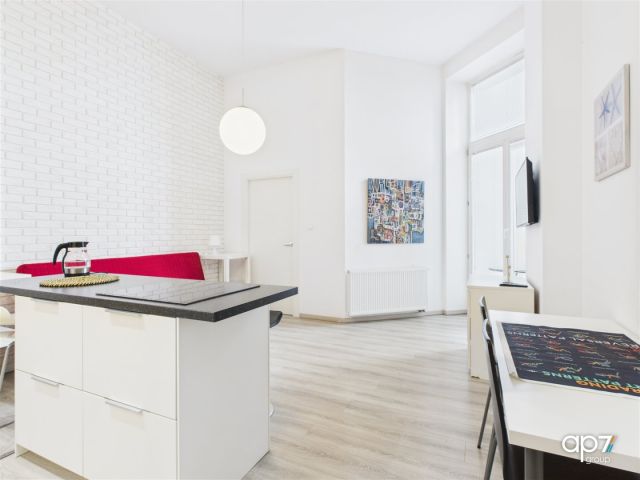 Mieszkanie 3-pokojowe Kraków Śródmieście, ul. marsz. Józefa Piłsudskiego. Zdjęcie 2