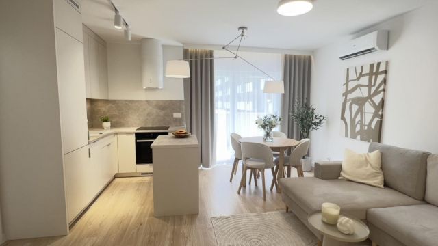 Mieszkanie 4-pokojowe Poznań Podolany, ul. Jasielska. Zdjęcie 1