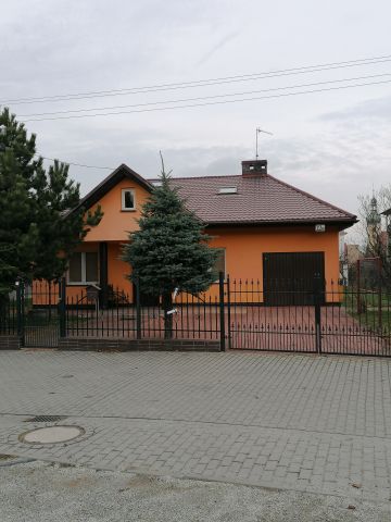 dom wolnostojący, 4 pokoje Nysa Górna Wieś, ul. Zawiszy Czarnego. Zdjęcie 1