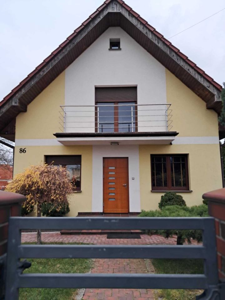 dom wolnostojący Knurów, ul. Wolności. Zdjęcie 1
