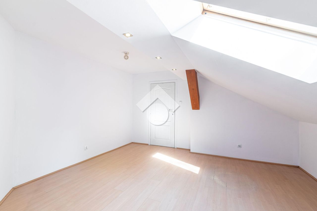 Lokal Kraków Podgórze Duchackie, ul. gen. Henryka Kamieńskiego. Zdjęcie 15