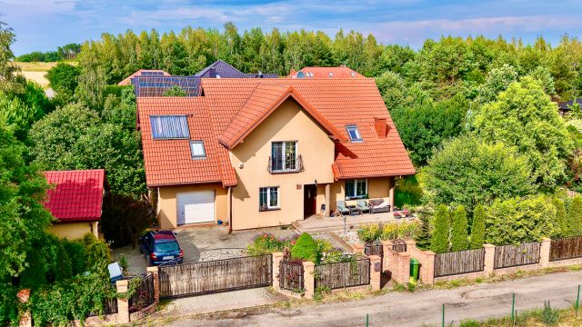 dom wolnostojący, 7 pokoi Łuszczów Pierwszy. Zdjęcie 1