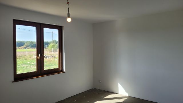 dom wolnostojący, 4 pokoje Guty. Zdjęcie 1