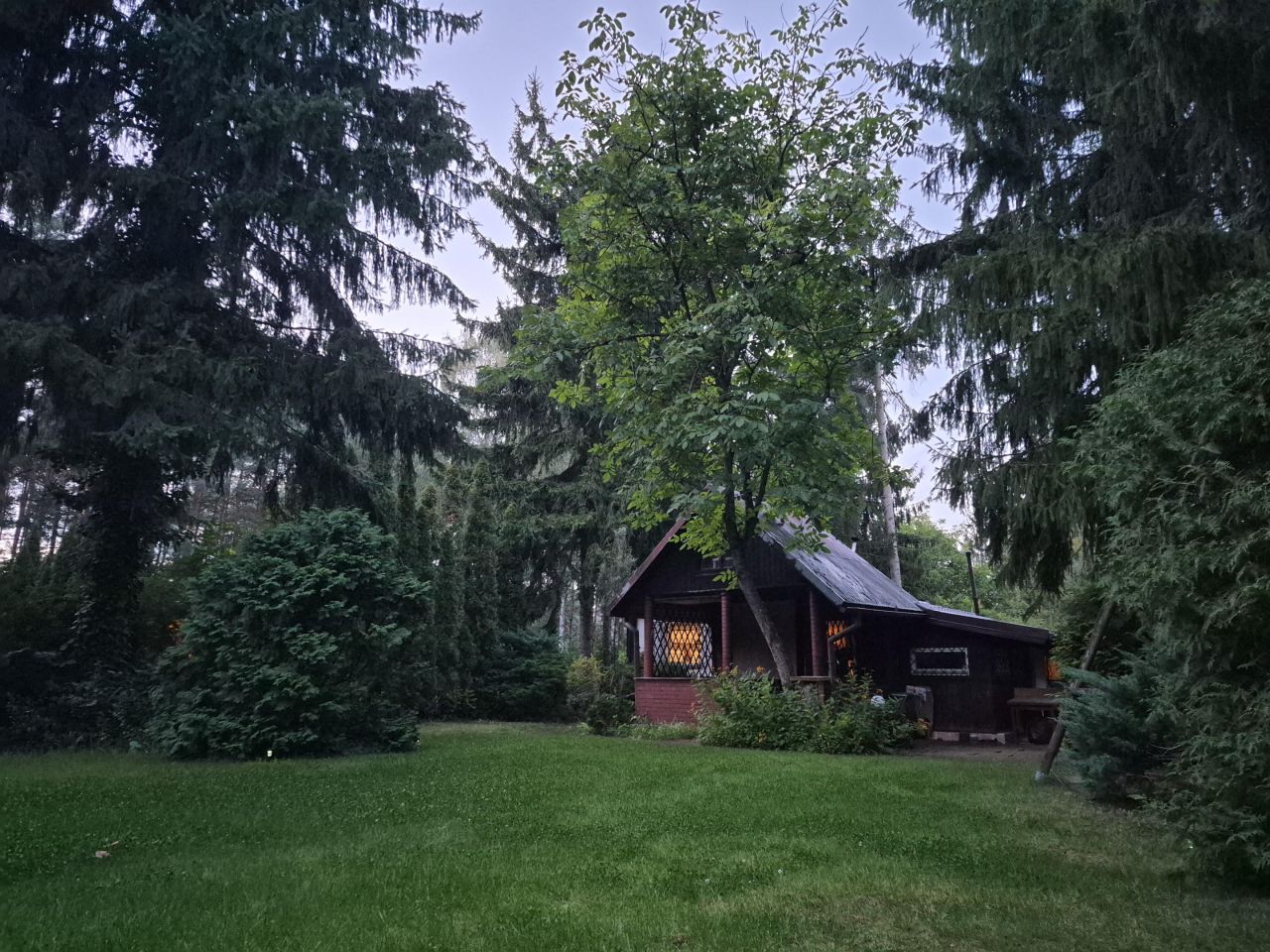 dom letniskowy, 3 pokoje Adamów-Wieś, ul. Sarnia. Zdjęcie 1