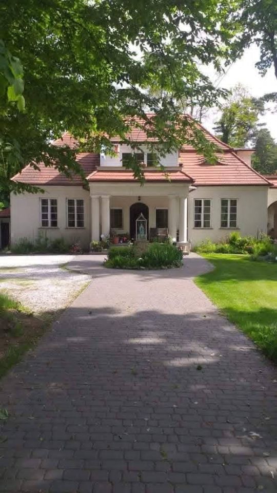 Biuro Piaseczno Zalesie Dolne, ul. Modrzewiowa. Zdjęcie 1