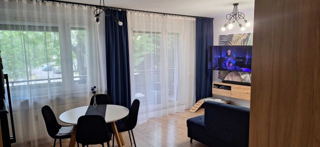 Mieszkanie 3-pokojowe Katowice Bogucice, ul. Modrzewiowa. Zdjęcie 1