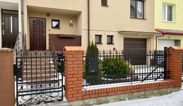 dom szeregowy, 7 pokoi Siedlce Centrum, ul. Konstantego Ildefonsa Gałczyńskiego. Zdjęcie 1