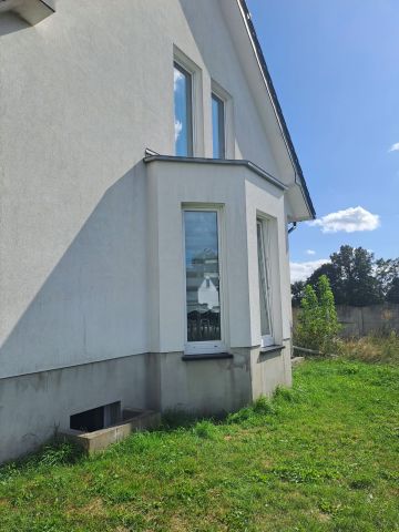 dom wolnostojący, 5 pokoi Obrowiec, ul. 3 Maja. Zdjęcie 2