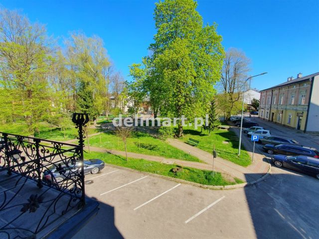 Lokal Lesko, pl. Konstytucji 3 Maja. Zdjęcie 19