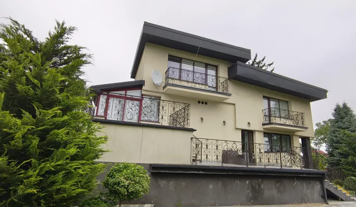 dom wolnostojący, 9 pokoi Świdnik Adampol, ul. Świerkowa