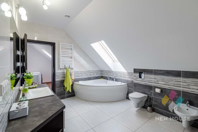 dom wolnostojący, 5 pokoi Ruś. Zdjęcie 15