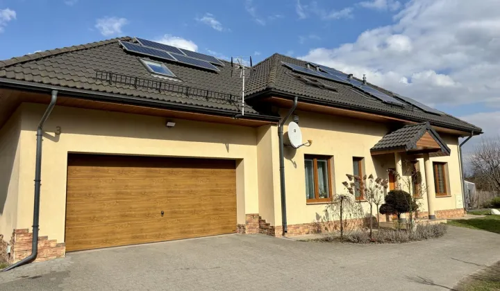 dom wolnostojący, 6 pokoi Bystre osada