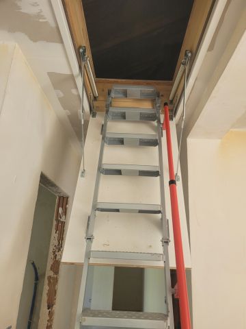 dom wolnostojący, 5 pokoi Złotokłos. Zdjęcie 40