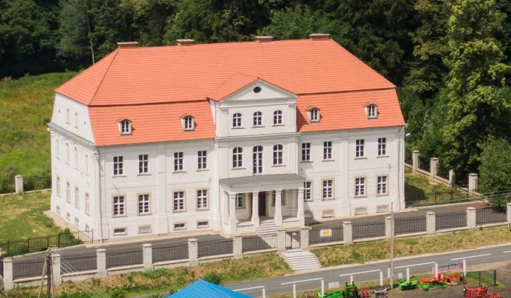 dom wolnostojący, 20 pokoi Proszówka