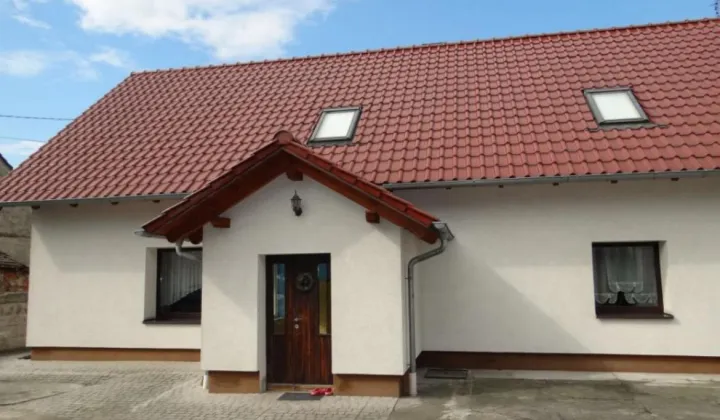 dom wolnostojący, 8 pokoi Kąty Opolskie, ul. Szkolna