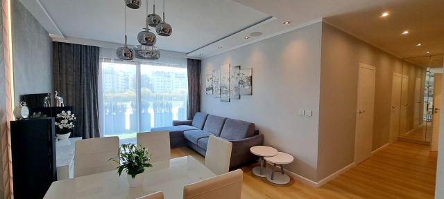 Mieszkanie 3-pokojowe Warszawa Kabaty, ul. Jerzego Iwanowa Szajnowicza. Zdjęcie 1