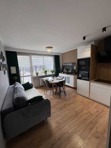 Mieszkanie 3-pokojowe Świebodzice Osiedle Piastowskie, ul. Bolesława Chrobrego. Zdjęcie 1