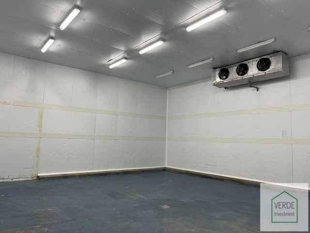 Hala/magazyn Biernatki, al. Flensa. Zdjęcie 15