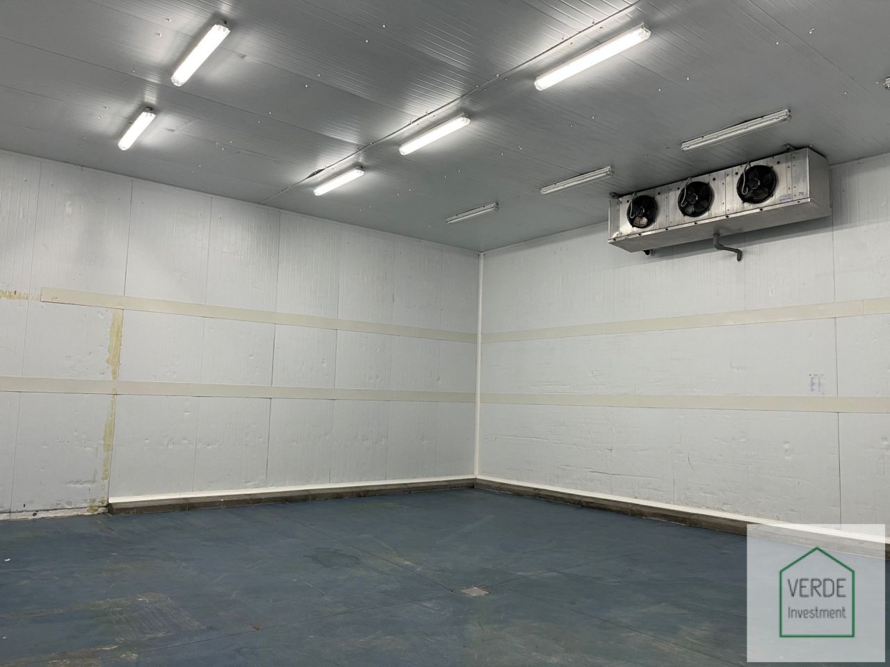 Hala/magazyn Biernatki, al. Flensa. Zdjęcie 15