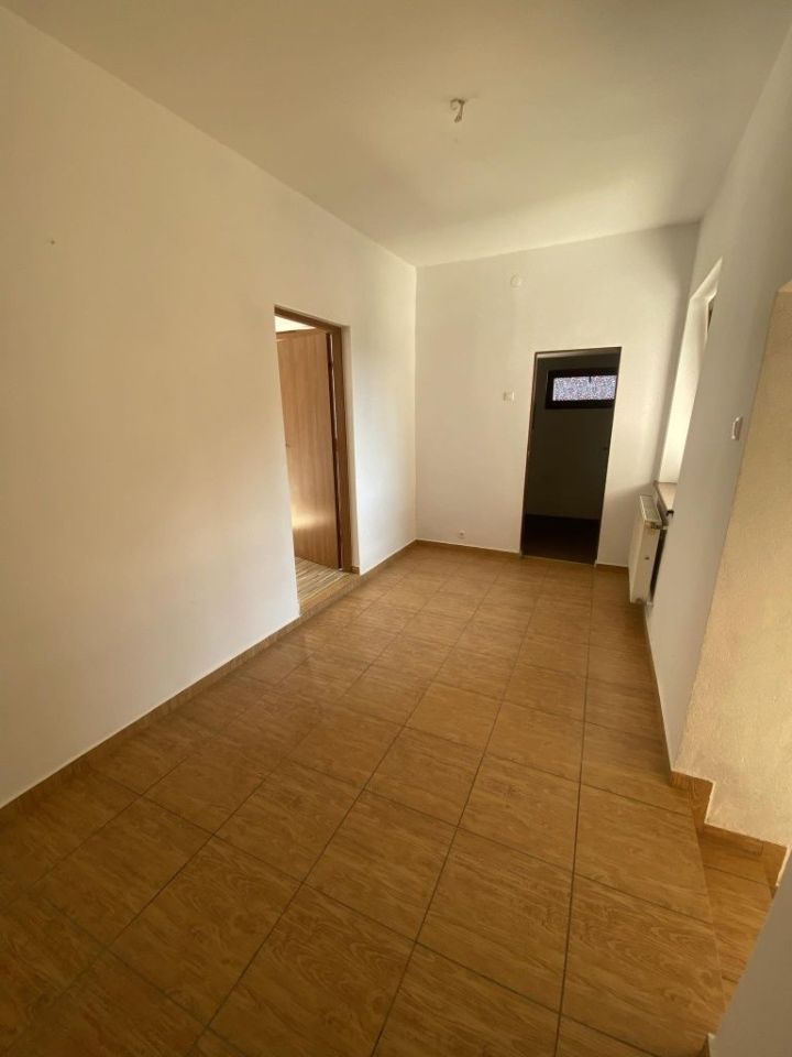 Mieszkanie 3-pokojowe Złoczew. Zdjęcie 6