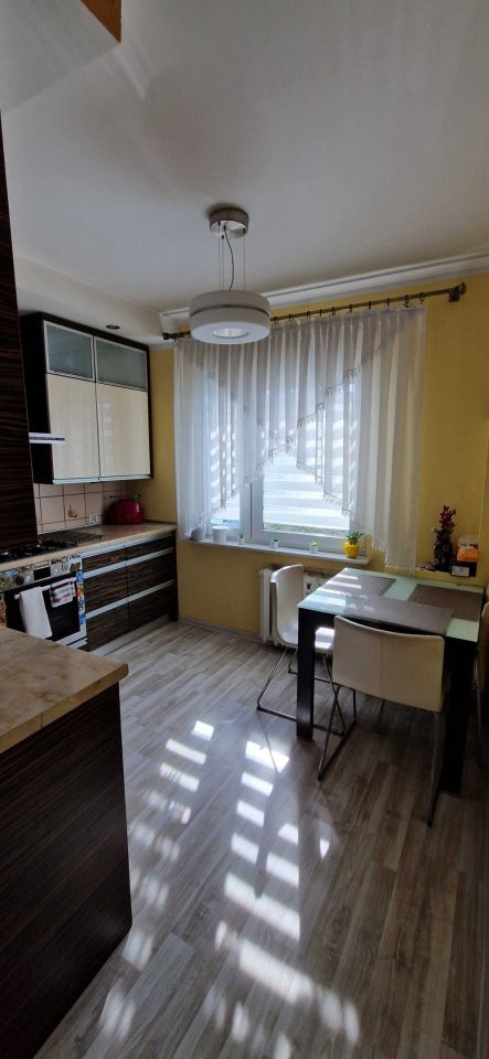 Mieszkanie 3-pokojowe Bytom, ul. Łużycka. Zdjęcie 3