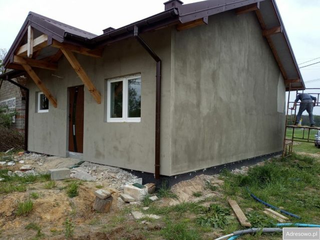 dom wolnostojący, 2 pokoje Ispnia. Zdjęcie 1