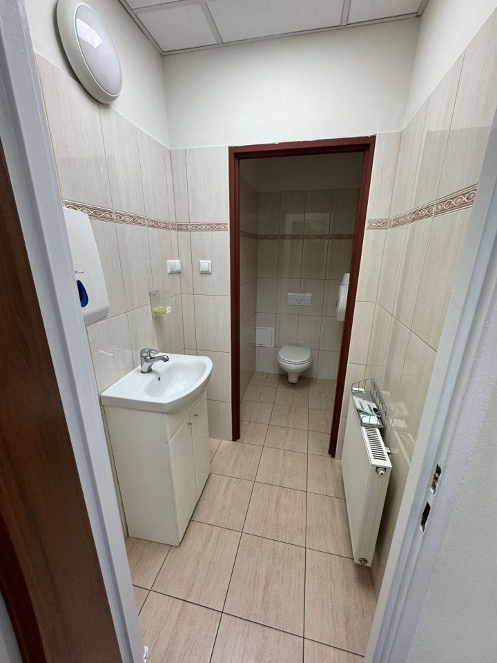 Biuro Jelcz-Laskowice Centrum, ul. Oławska. Zdjęcie 6