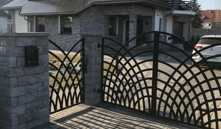 dom wolnostojący, 6 pokoi Strzegom, ul. Malinowa