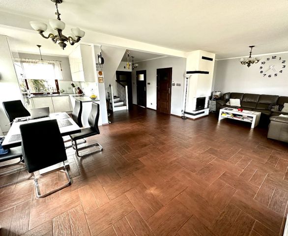 dom wolnostojący, 4 pokoje Police Jasienica, ul. Rybacka. Zdjęcie 1