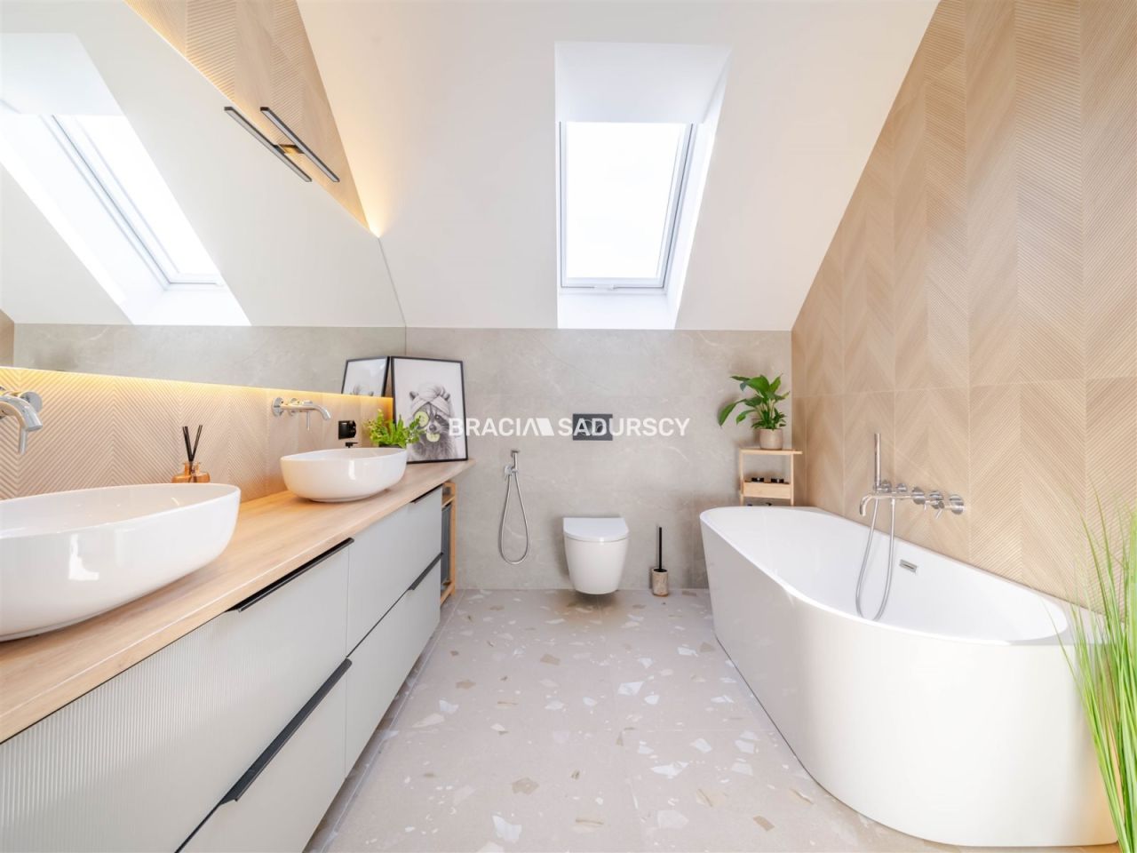 dom wolnostojący, 6 pokoi Młodziejowice. Zdjęcie 15